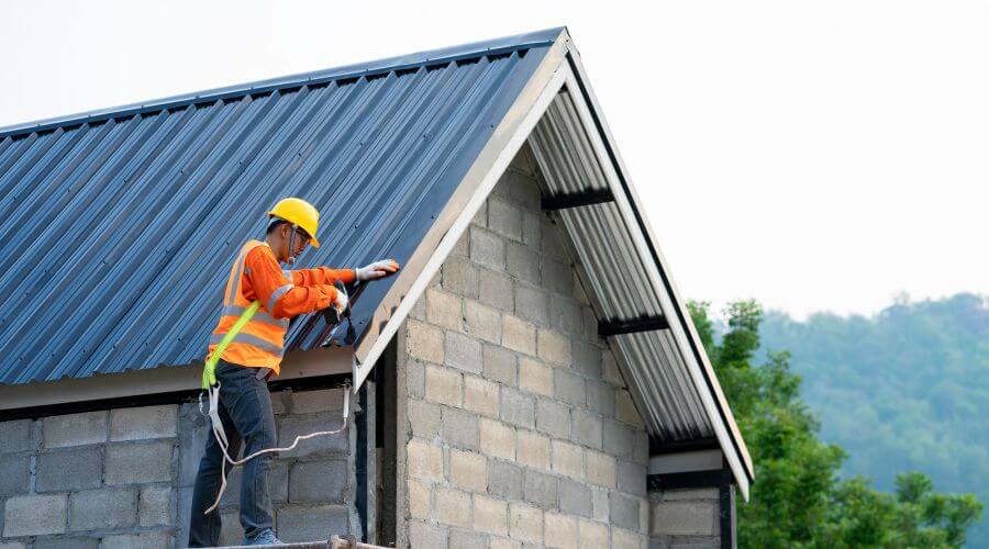 Expert Emergency Roof Repairs services in Gladwin, MI